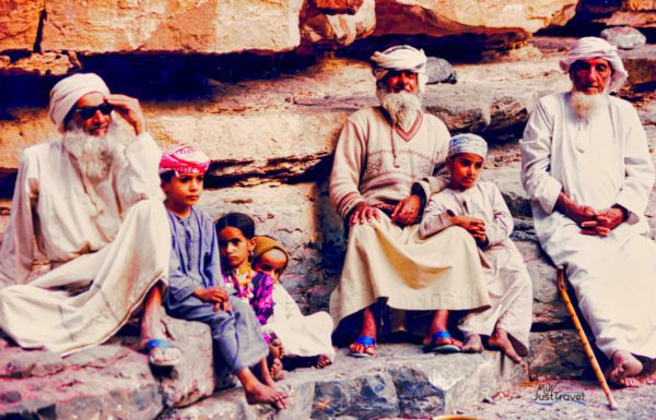 Mehrere Generationen der Familie vom Dorf Nakhr