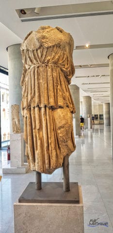 akropolis-museum-statue-der-athena
