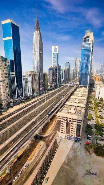 Dubai Metro und Sheik Zayed Road