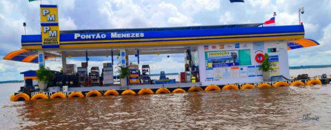 Tankstelle auf dem Amazonas