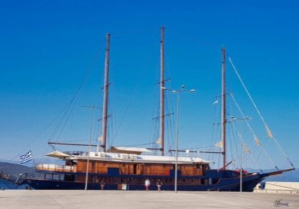 Die MS Galileo im Hafen von Gythion